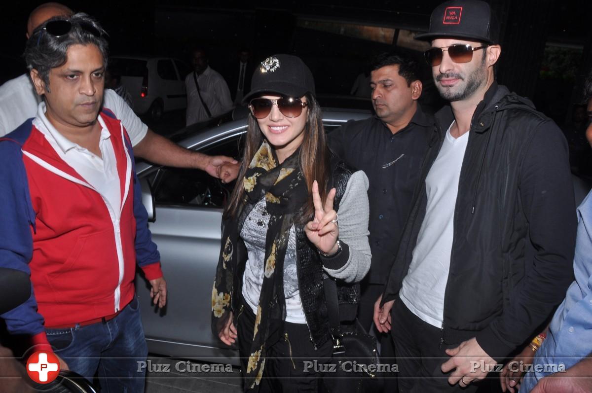 Sunny Leone - Sunny Leone Arrived Hyderabad for New Year Bash Stills | Picture 923864