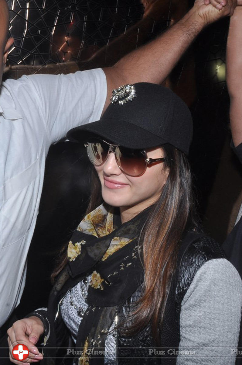 Sunny Leone - Sunny Leone Arrived Hyderabad for New Year Bash Stills | Picture 923873