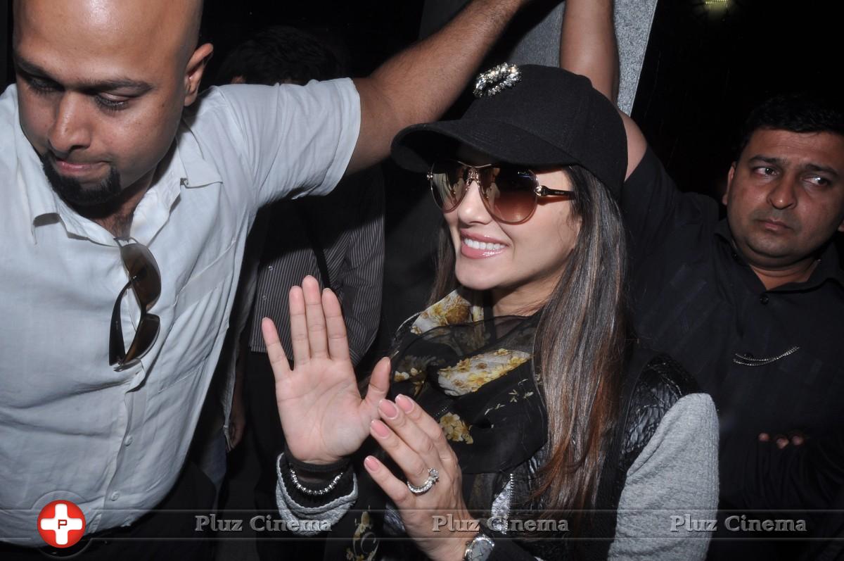 Sunny Leone - Sunny Leone Arrived Hyderabad for New Year Bash Stills | Picture 923877