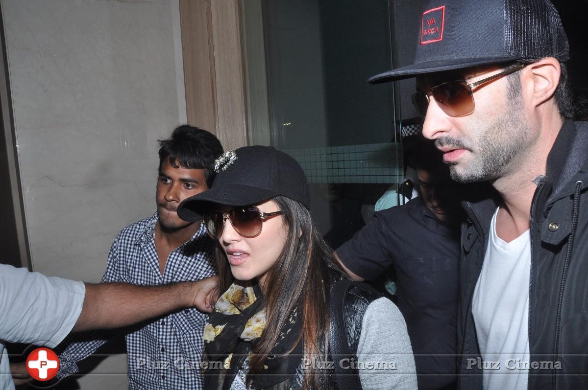 Sunny Leone - Sunny Leone Arrived Hyderabad for New Year Bash Stills | Picture 923882