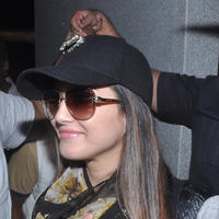 Sunny Leone - Sunny Leone Arrived Hyderabad for New Year Bash Stills | Picture 923880