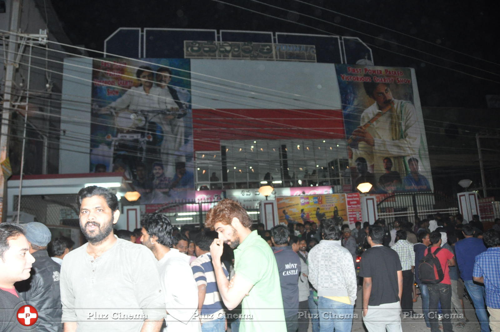 Gopala Gopala Special Show at Shiva Parvathi Theater Stills | Picture 930429