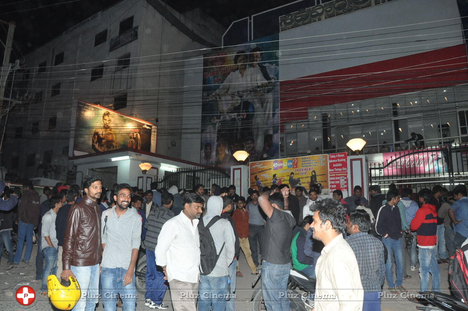 Gopala Gopala Special Show at Shiva Parvathi Theater Stills | Picture 930444