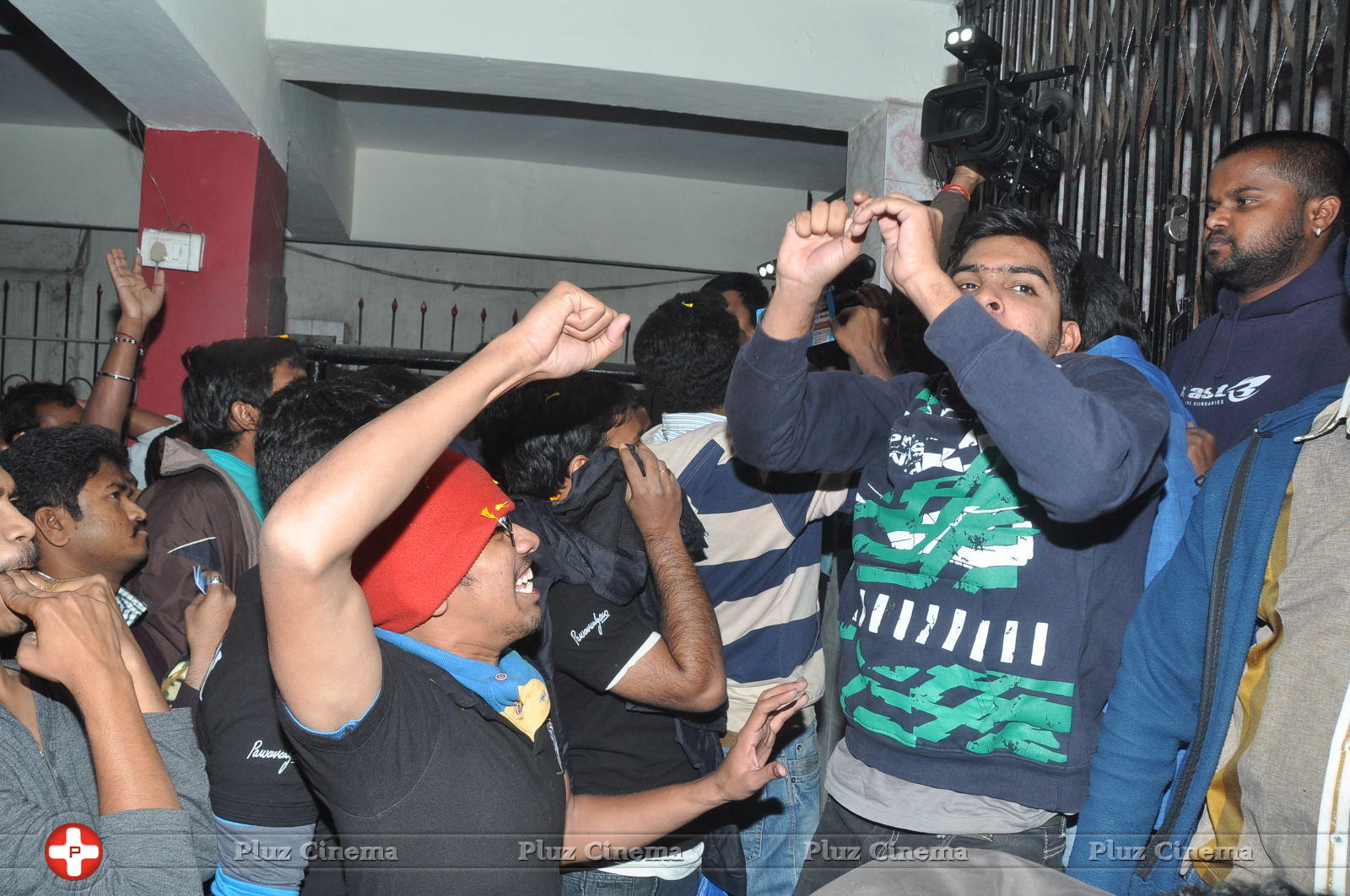 Gopala Gopala Special Show at Shiva Parvathi Theater Stills | Picture 930575