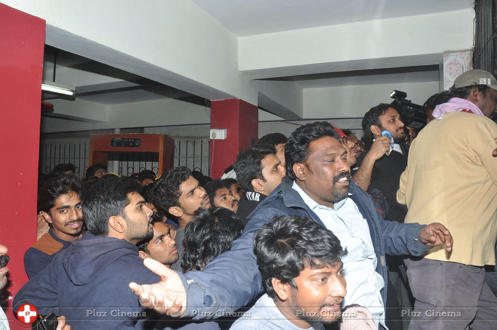 Gopala Gopala Special Show at Shiva Parvathi Theater Stills | Picture 930587