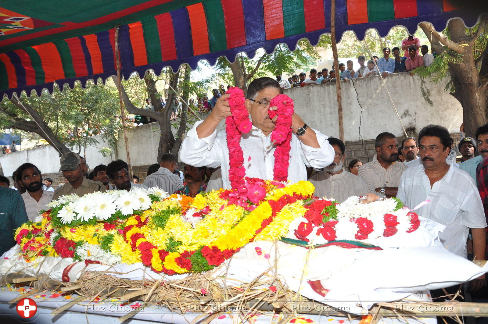 Allu Aravind - Celebs Pays Condolences to VB Rajendra Prasad Photos | Picture 933950