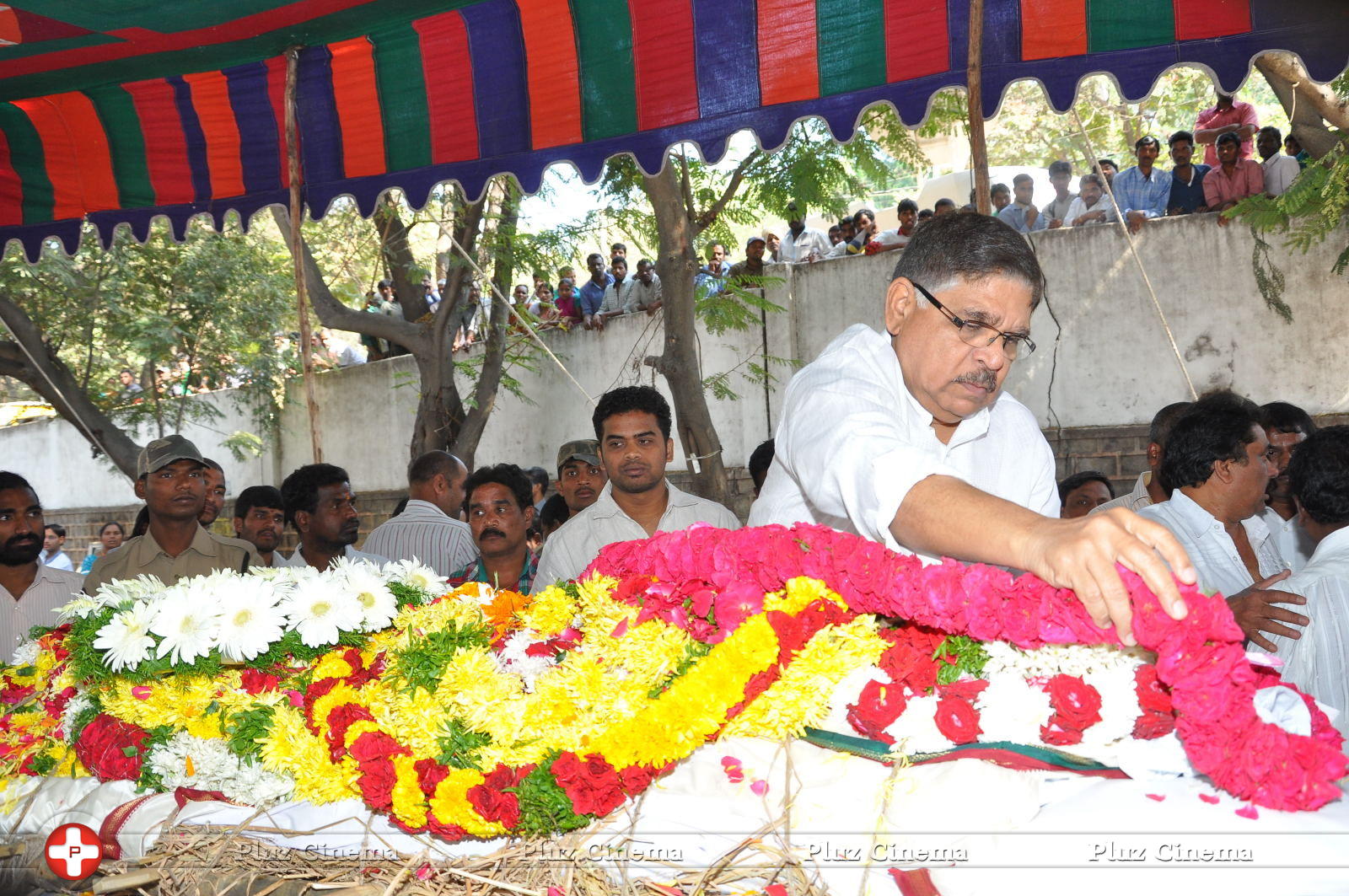 Allu Aravind - Celebs Pays Condolences to VB Rajendra Prasad Photos | Picture 933951
