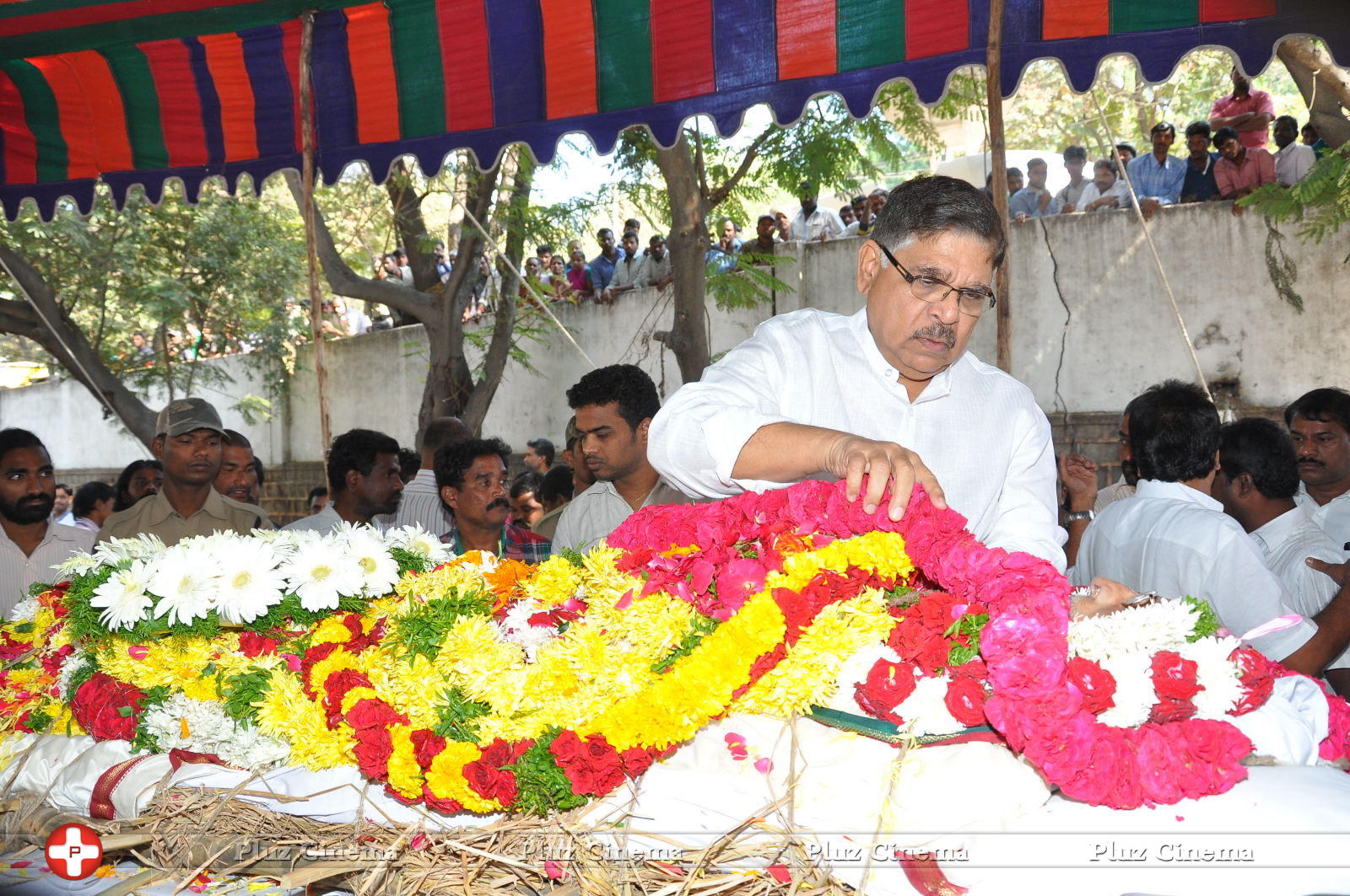 Allu Aravind - Celebs Pays Condolences to VB Rajendra Prasad Photos | Picture 933952