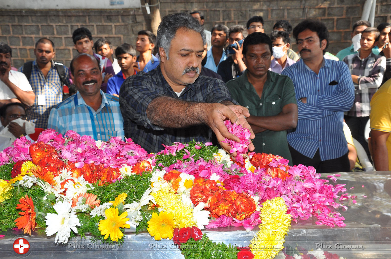 KL Damodar Prasad - Celebs Pays Condolences to MS Narayana Photos | Picture 942794