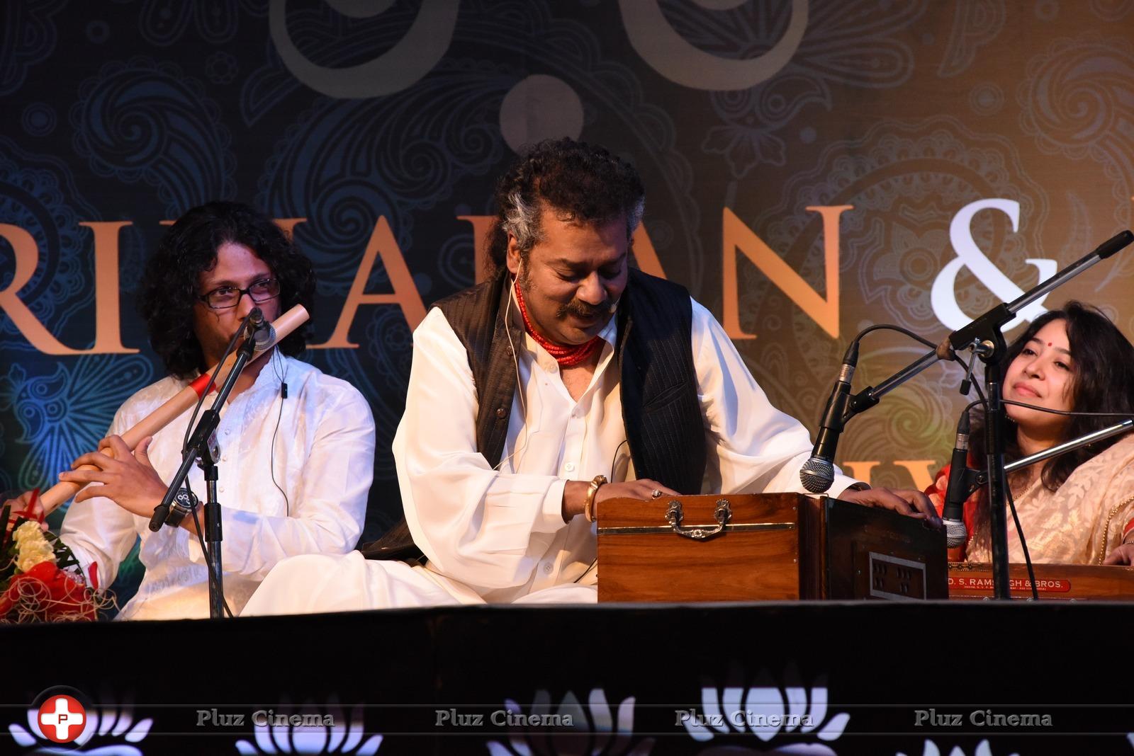 Hariharan - Hariharan and Ustad Zakir Hussain Music Concert Photos | Picture 944537