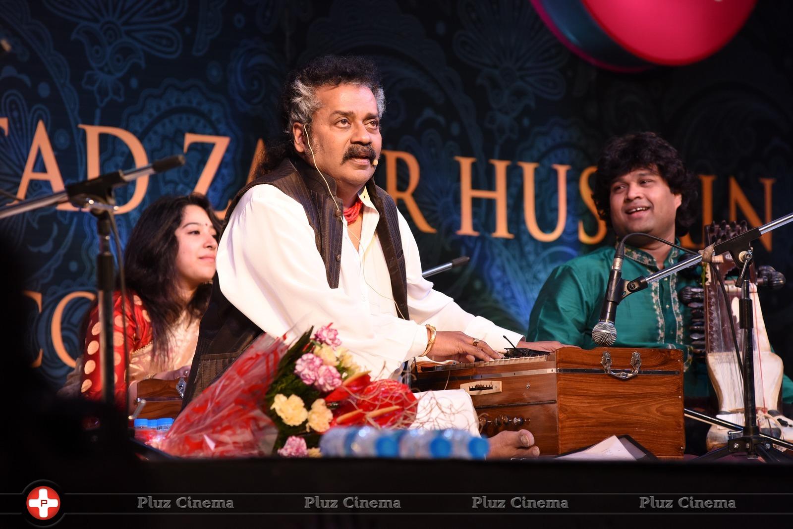 Hariharan - Hariharan and Ustad Zakir Hussain Music Concert Photos | Picture 944583