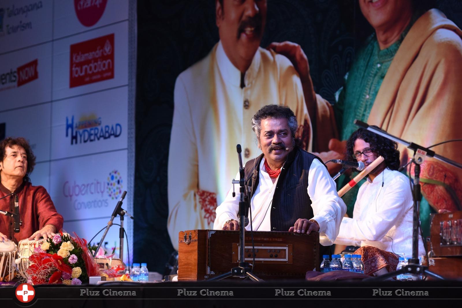 Hariharan - Hariharan and Ustad Zakir Hussain Music Concert Photos | Picture 944593