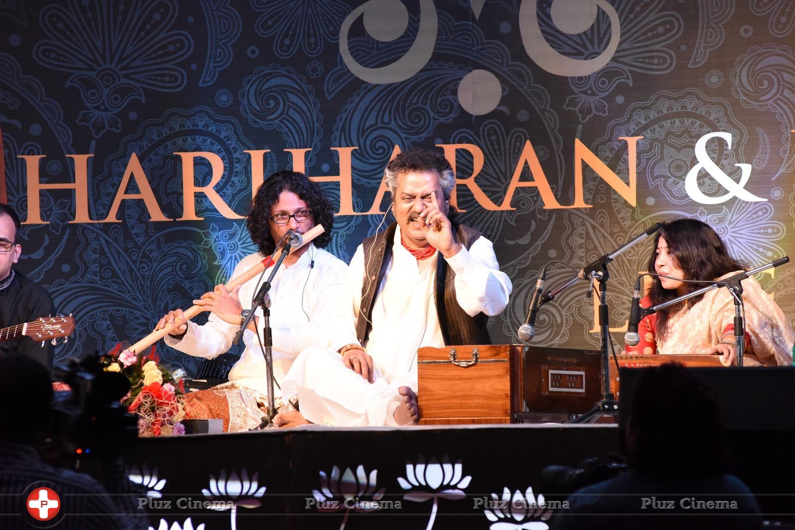 Hariharan - Hariharan and Ustad Zakir Hussain Music Concert Photos | Picture 944602