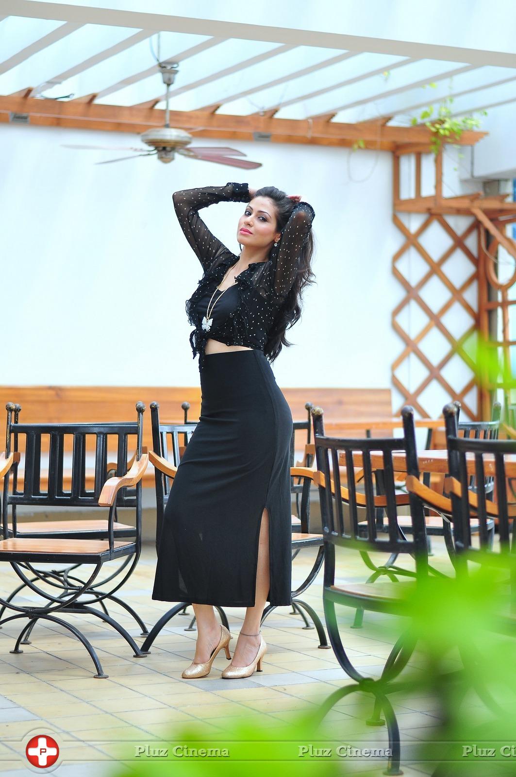 Sadha Photoshoot Gallery | Picture 947449