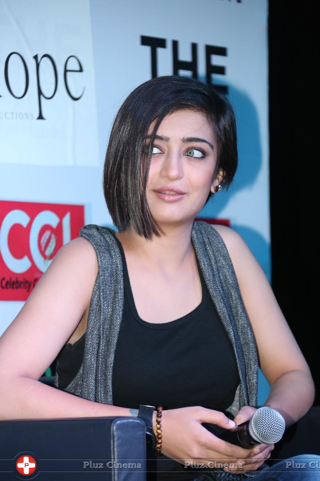 Akshara Haasan at Shamitabh Movie Press Meet Photos | Picture 952168