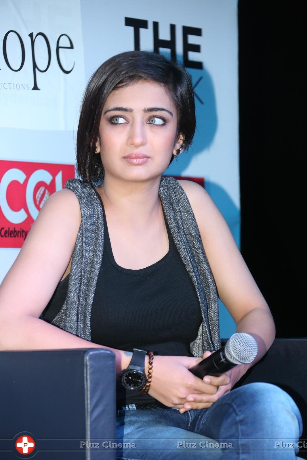 Akshara Haasan at Shamitabh Movie Press Meet Photos | Picture 952170