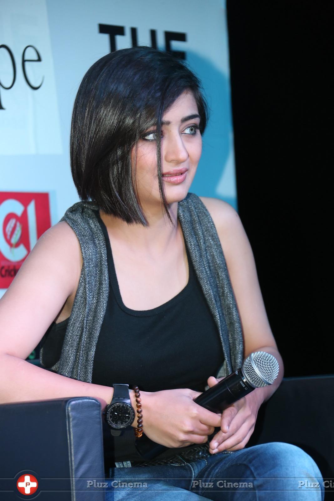 Akshara Haasan at Shamitabh Movie Press Meet Photos | Picture 952176