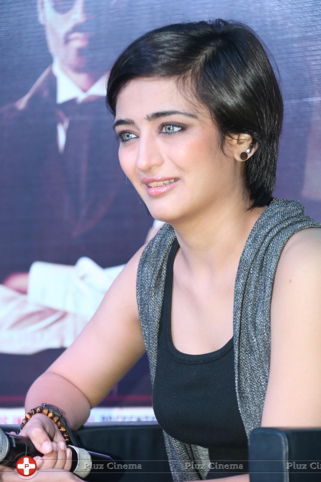 Akshara Haasan at Shamitabh Movie Press Meet Photos | Picture 952177
