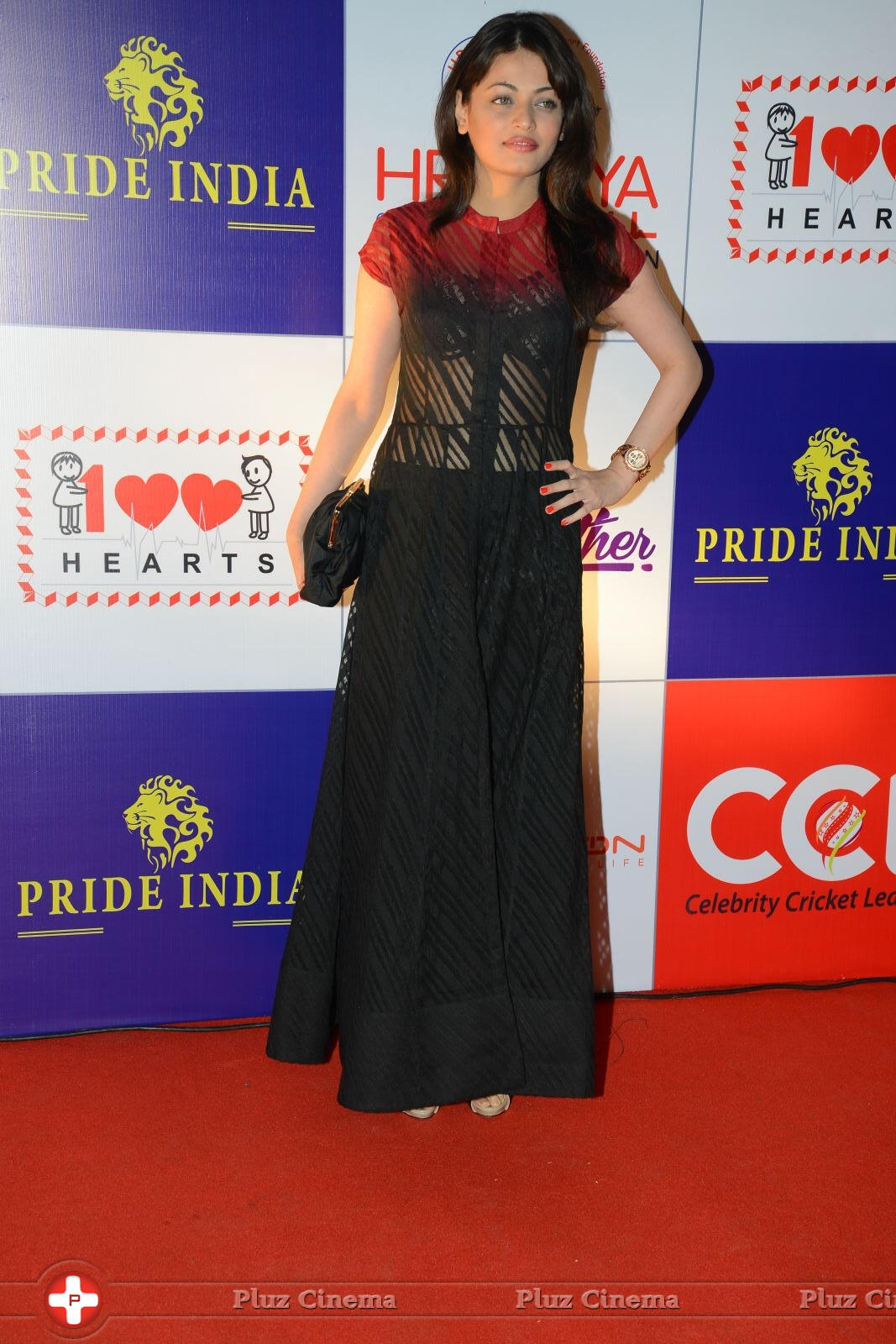 Sneha Ullal at 100 Hearts Red Carpet by CCL Photos | Picture 951113