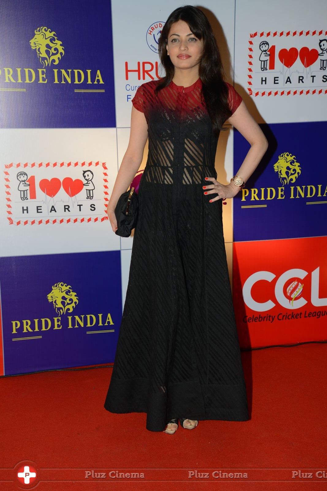 Sneha Ullal at 100 Hearts Red Carpet by CCL Photos | Picture 951119