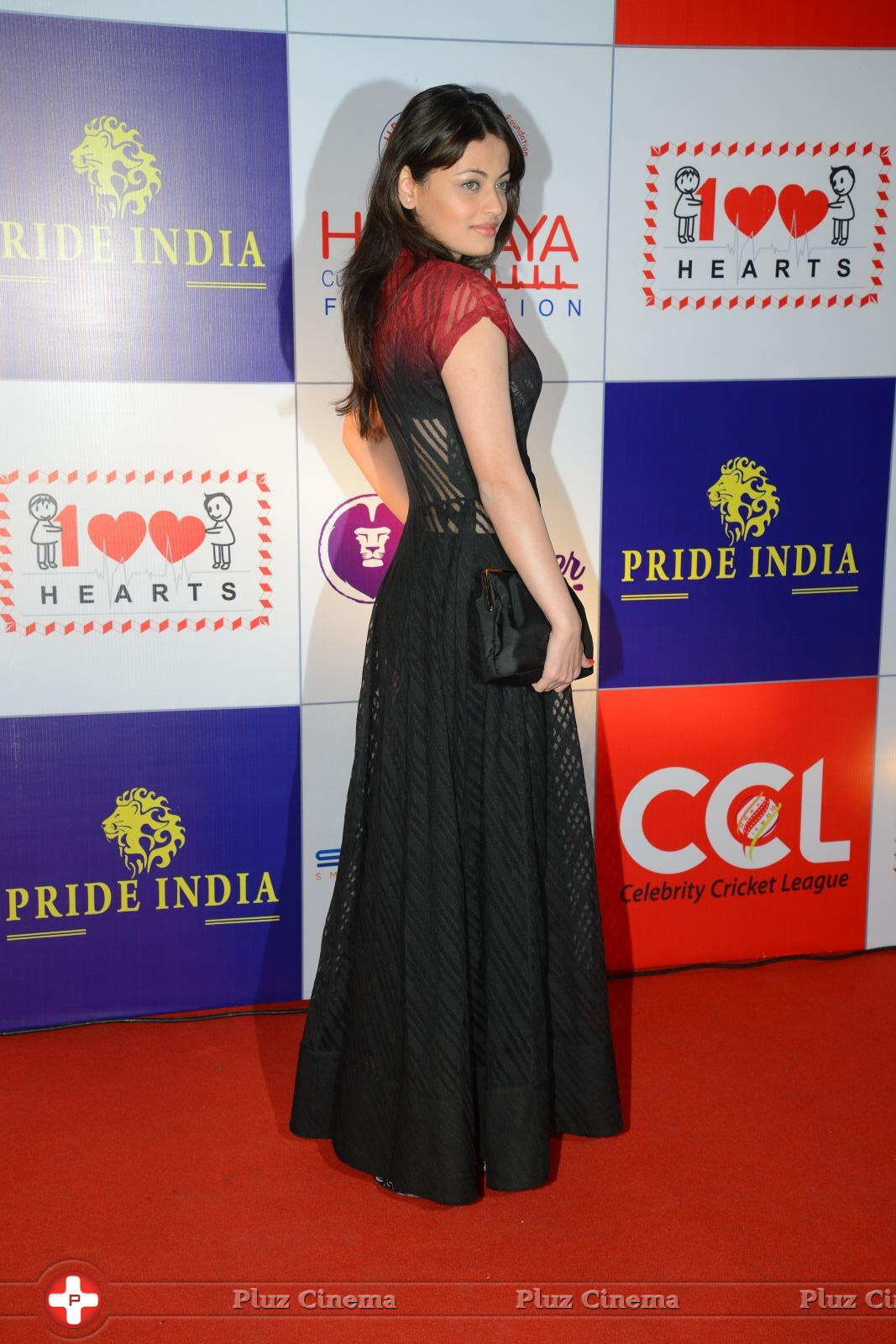 Sneha Ullal at 100 Hearts Red Carpet by CCL Photos | Picture 951130