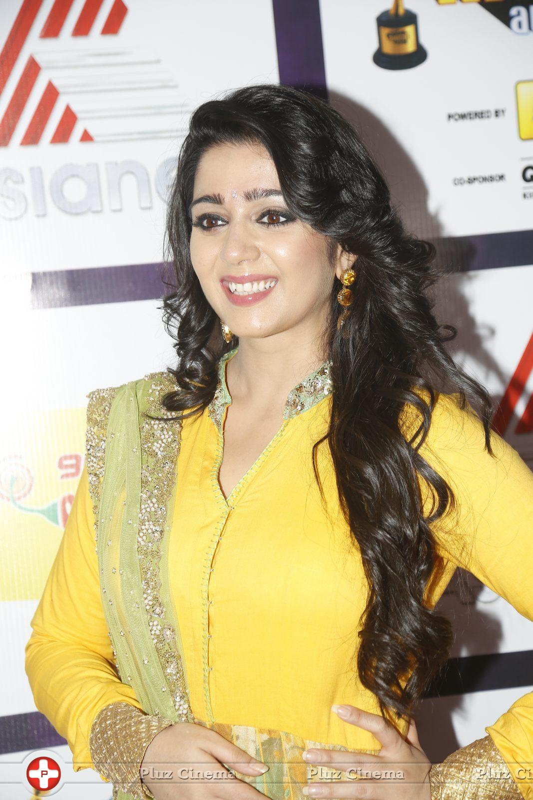 Charmi Kaur at Mirchi Music Awards 2014 Stills | Picture 1072569