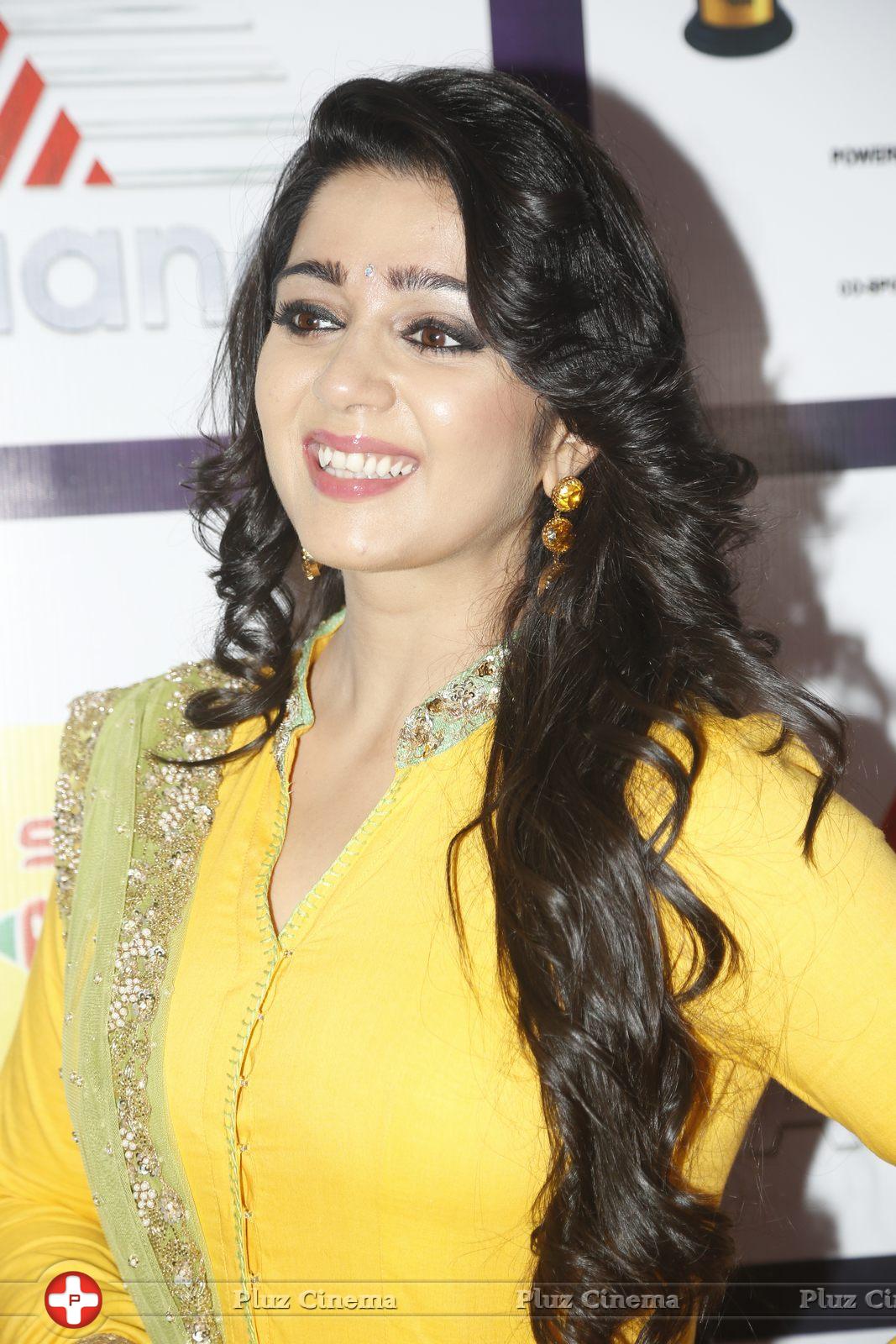 Charmi Kaur at Mirchi Music Awards 2014 Stills | Picture 1072570