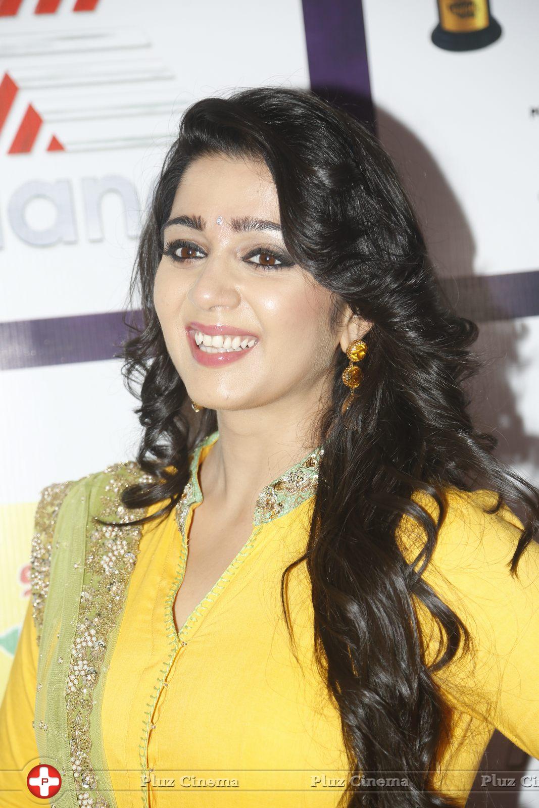 Charmi Kaur at Mirchi Music Awards 2014 Stills | Picture 1072571