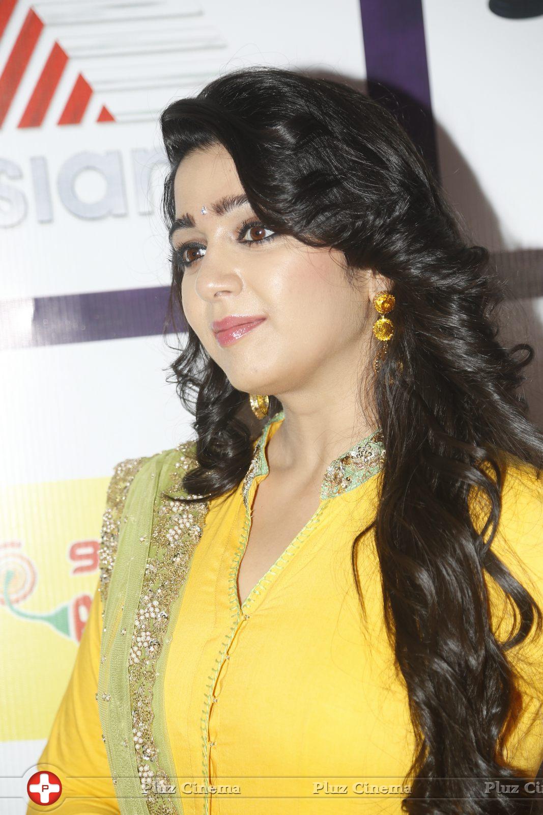 Charmi Kaur at Mirchi Music Awards 2014 Stills | Picture 1072572