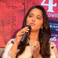 Anushka Shetty - Rudramadevi Movie Press Meet Photos | Picture 1074578
