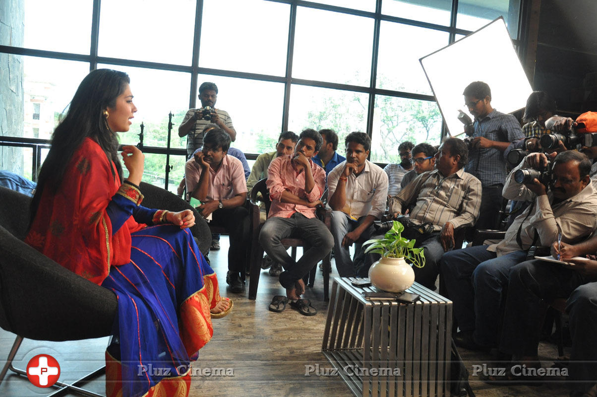 Charmi Kaur at Jyothi Lakshmi Movie Press Meet Stills | Picture 1044267