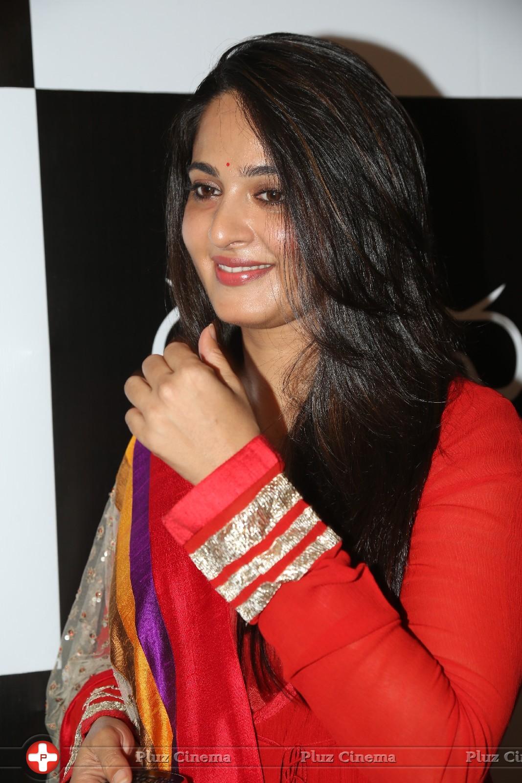 Anushka Shetty at Rudramadevi Movie Trailer Launch Photos | Picture 977409