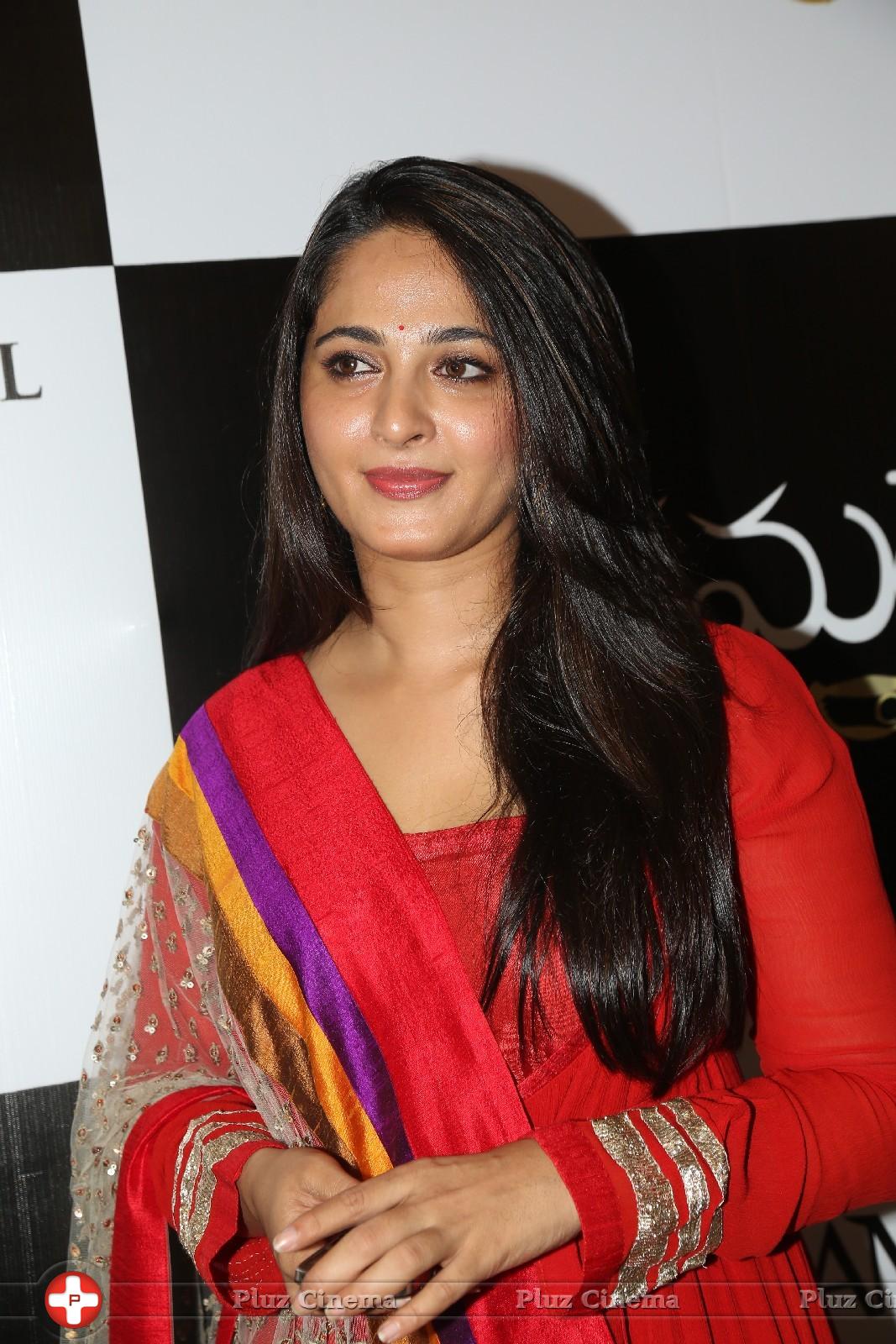 Anushka Shetty at Rudramadevi Movie Trailer Launch Photos | Picture 977476