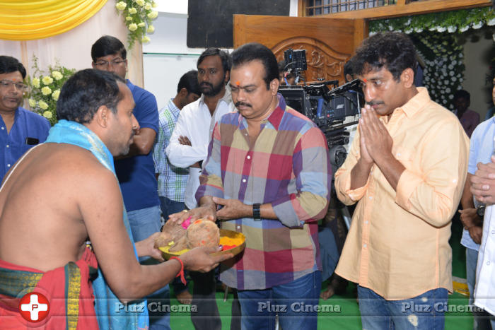 Ram Charan and Srinu Vaitla Movie Opening Photos | Picture 981674