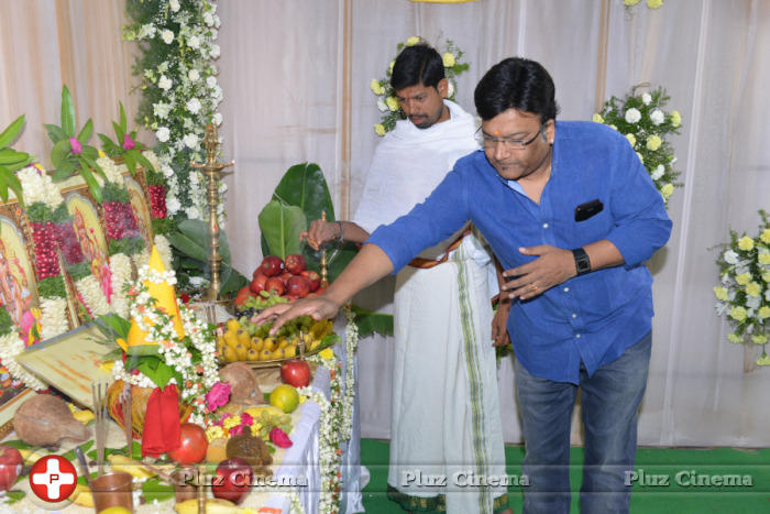 Ram Charan and Srinu Vaitla Movie Opening Photos | Picture 981677