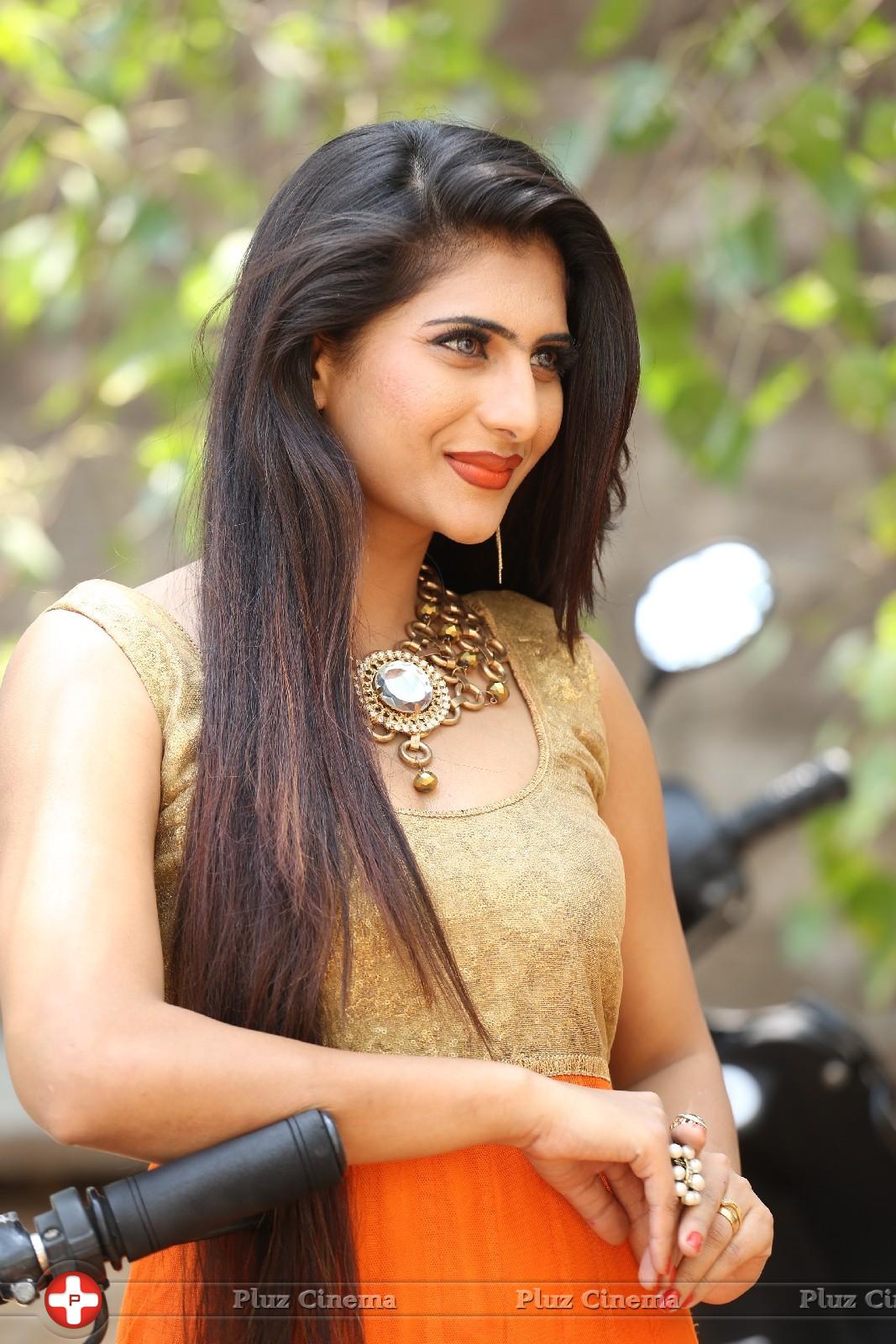 Neha Saxena Latest Gallery | Picture 983259