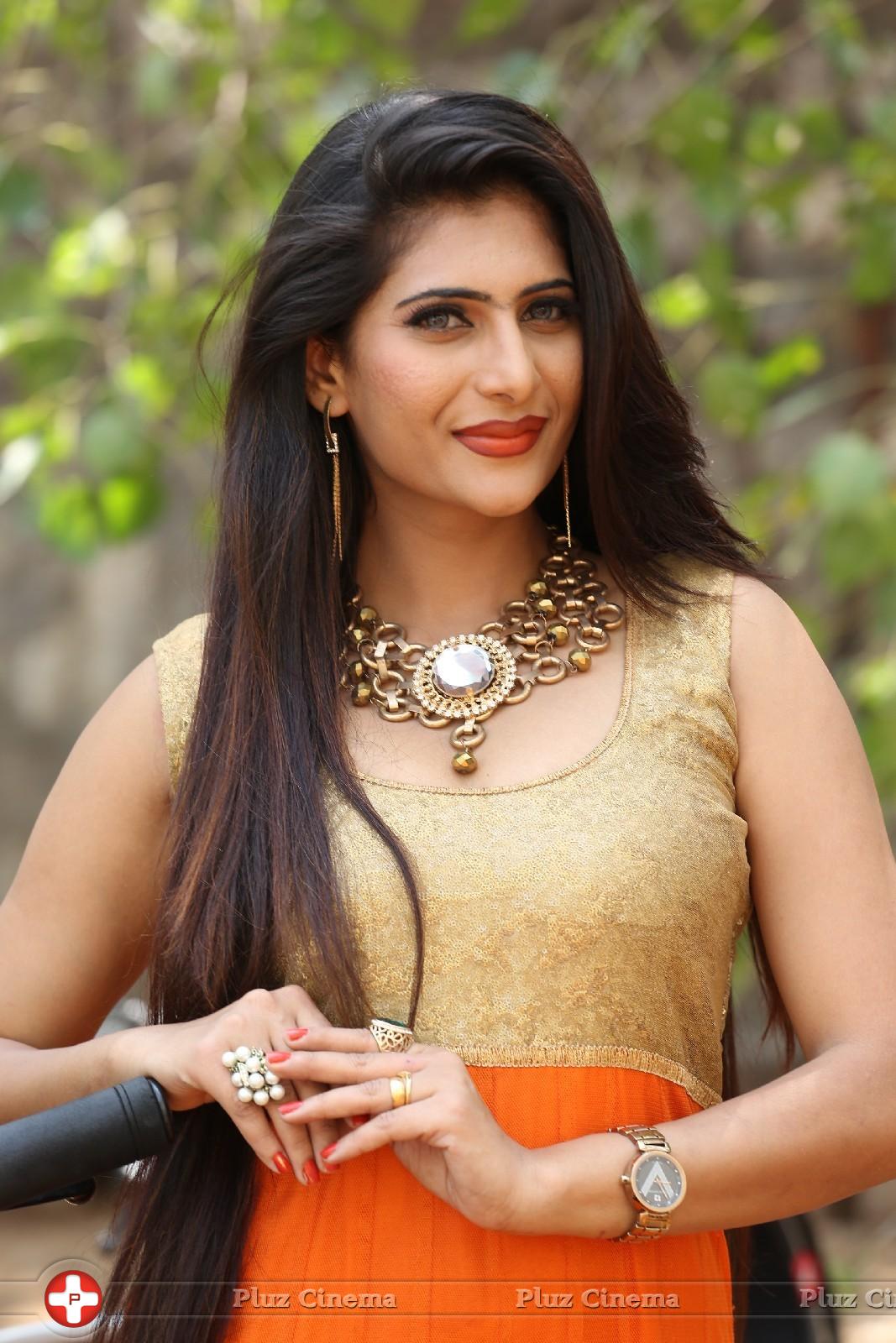 Neha Saxena Latest Gallery | Picture 983262