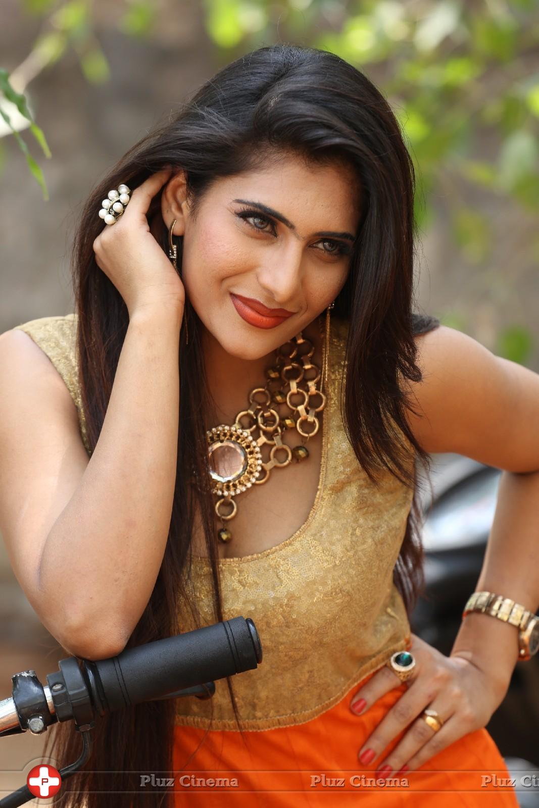 Neha Saxena Latest Gallery | Picture 983272