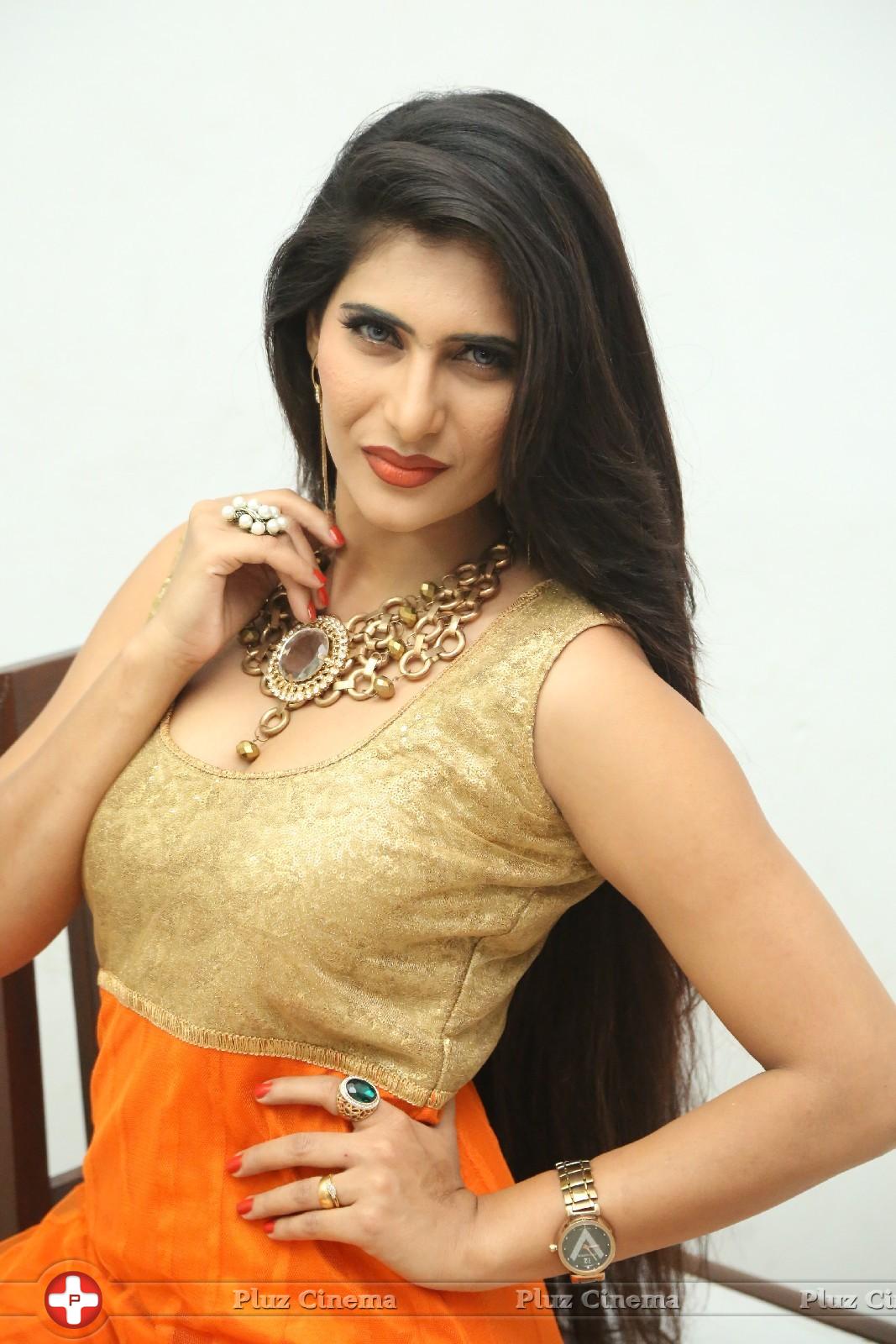 Neha Saxena Latest Gallery | Picture 983293