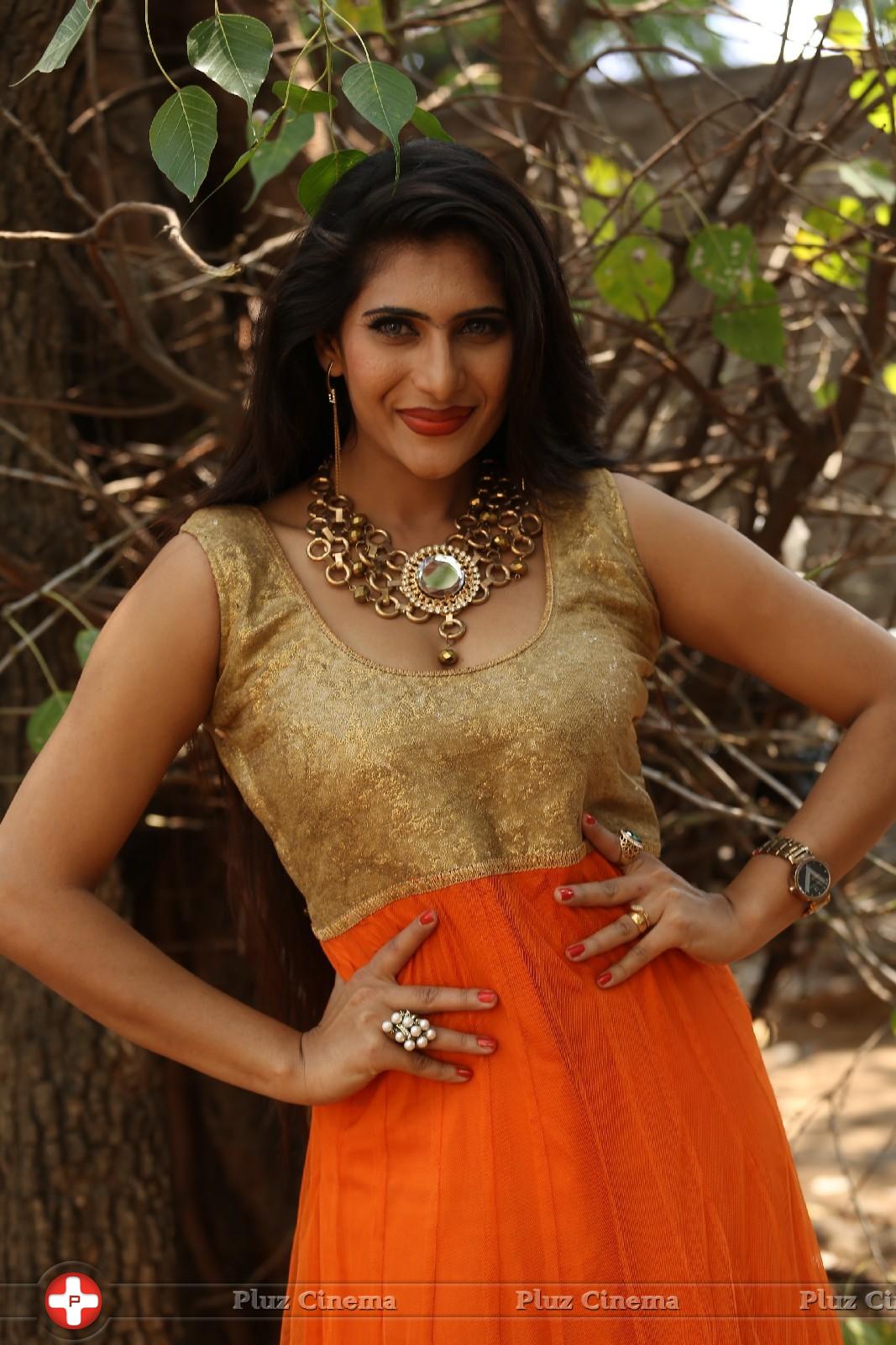Neha Saxena Latest Gallery | Picture 983331