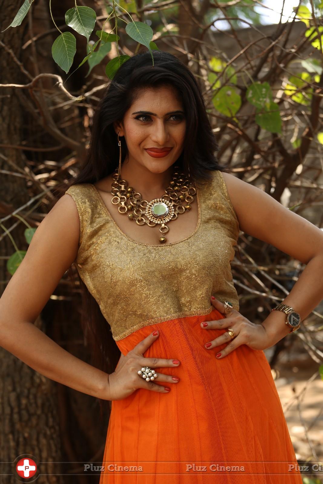 Neha Saxena Latest Gallery | Picture 983332