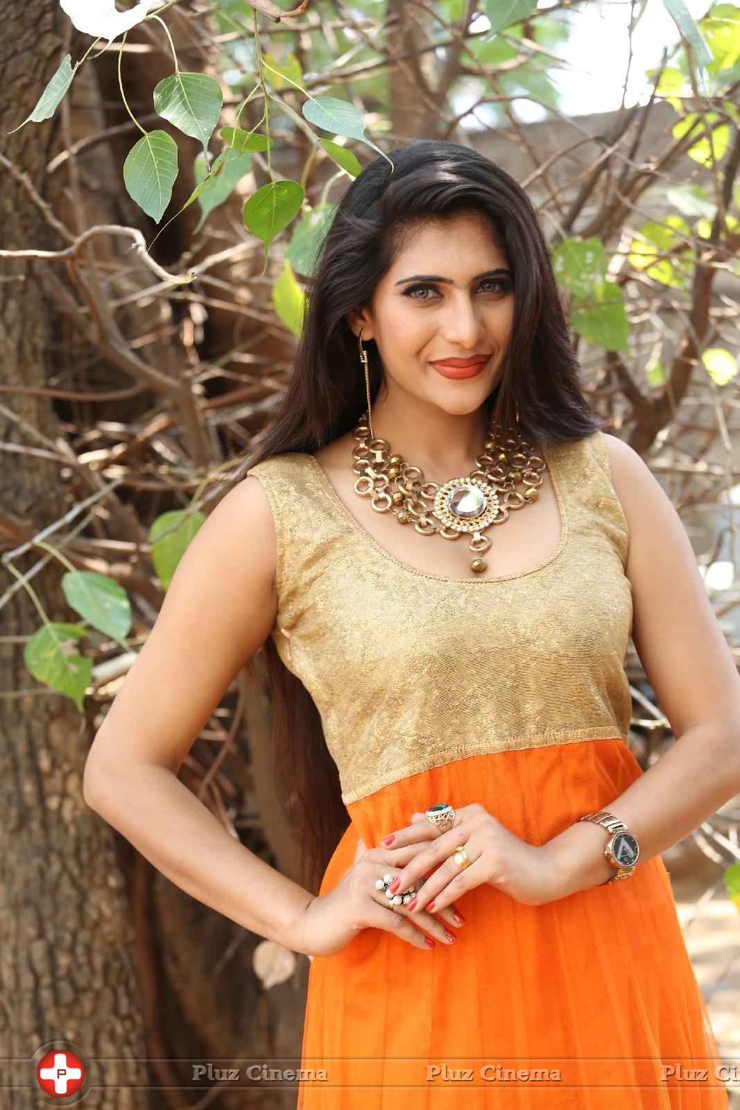 Neha Saxena Latest Gallery | Picture 983333