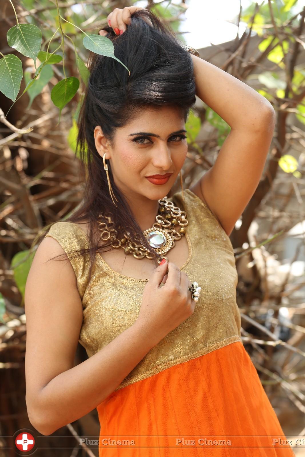 Neha Saxena Latest Gallery | Picture 983339