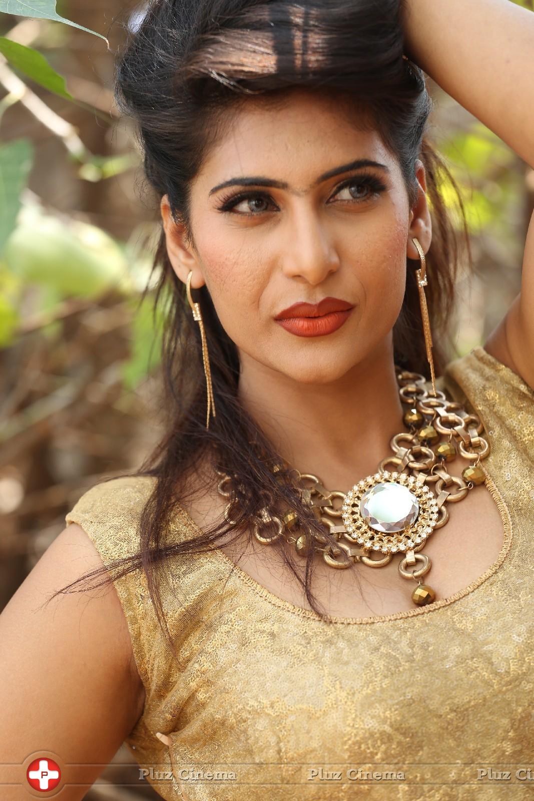 Neha Saxena Latest Gallery | Picture 983342