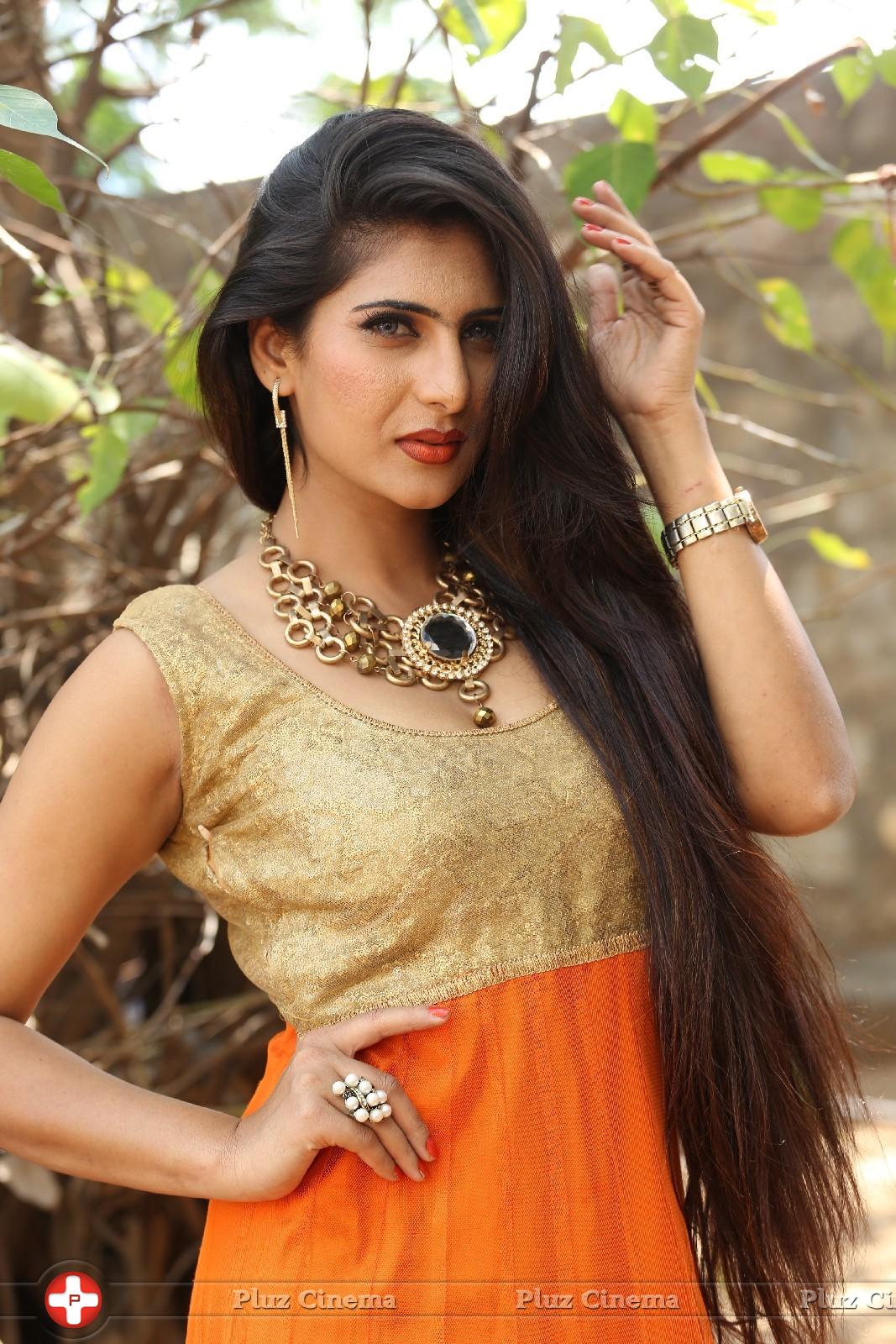 Neha Saxena Latest Gallery | Picture 983344