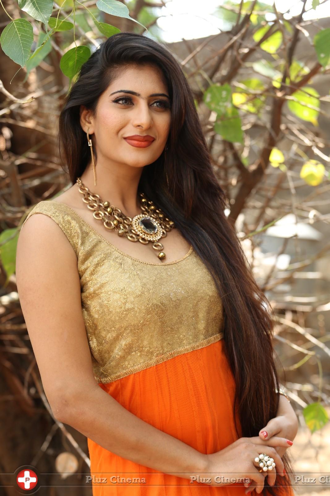 Neha Saxena Latest Gallery | Picture 983347