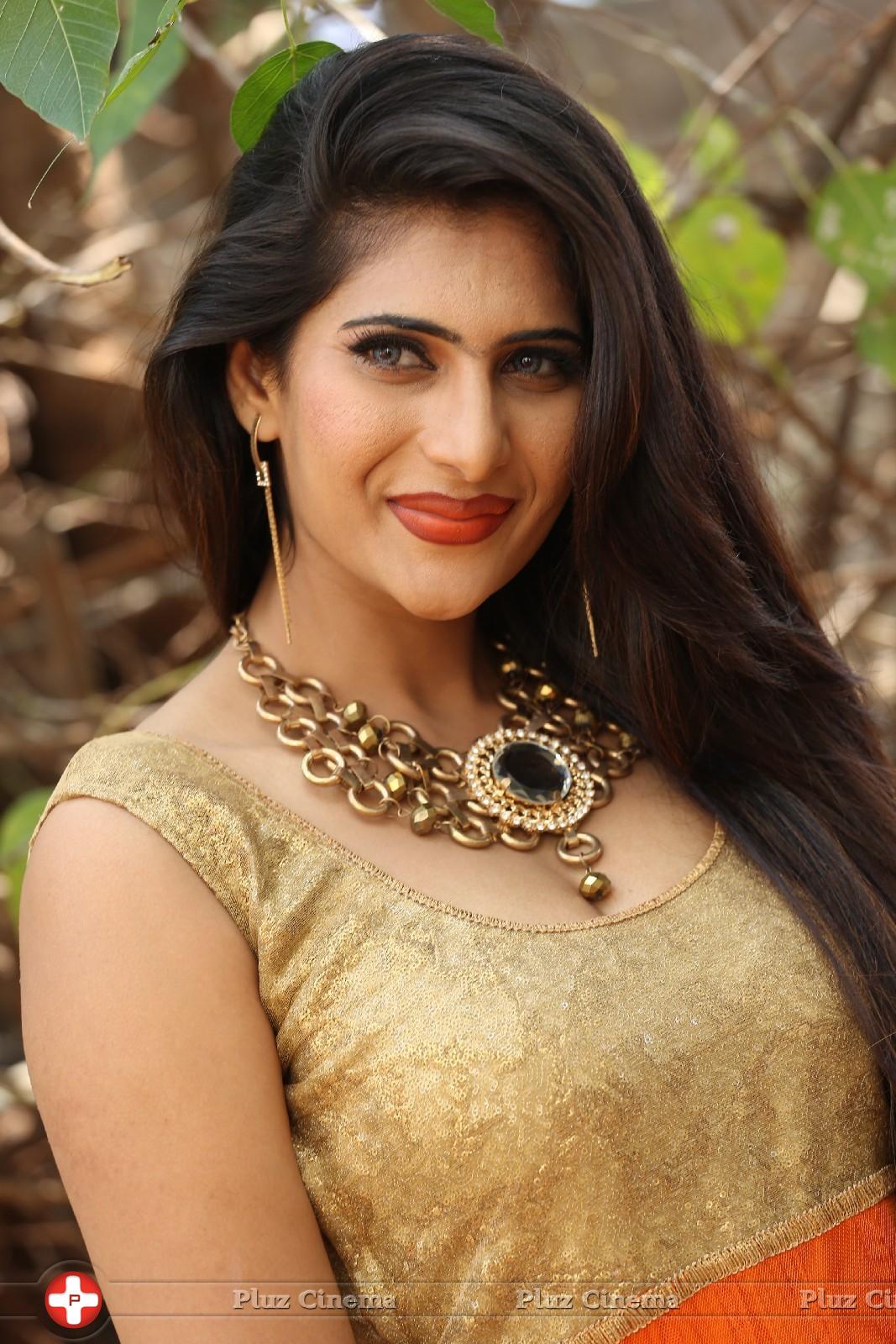 Neha Saxena Latest Gallery | Picture 983350