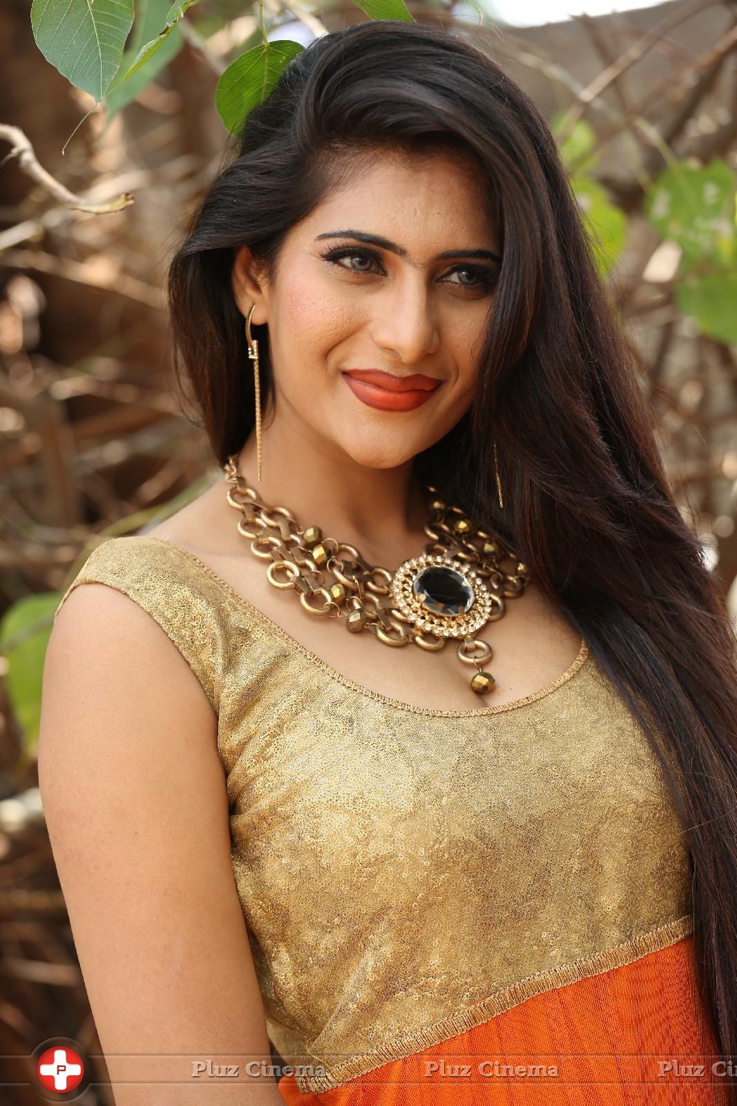 Neha Saxena Latest Gallery | Picture 983352
