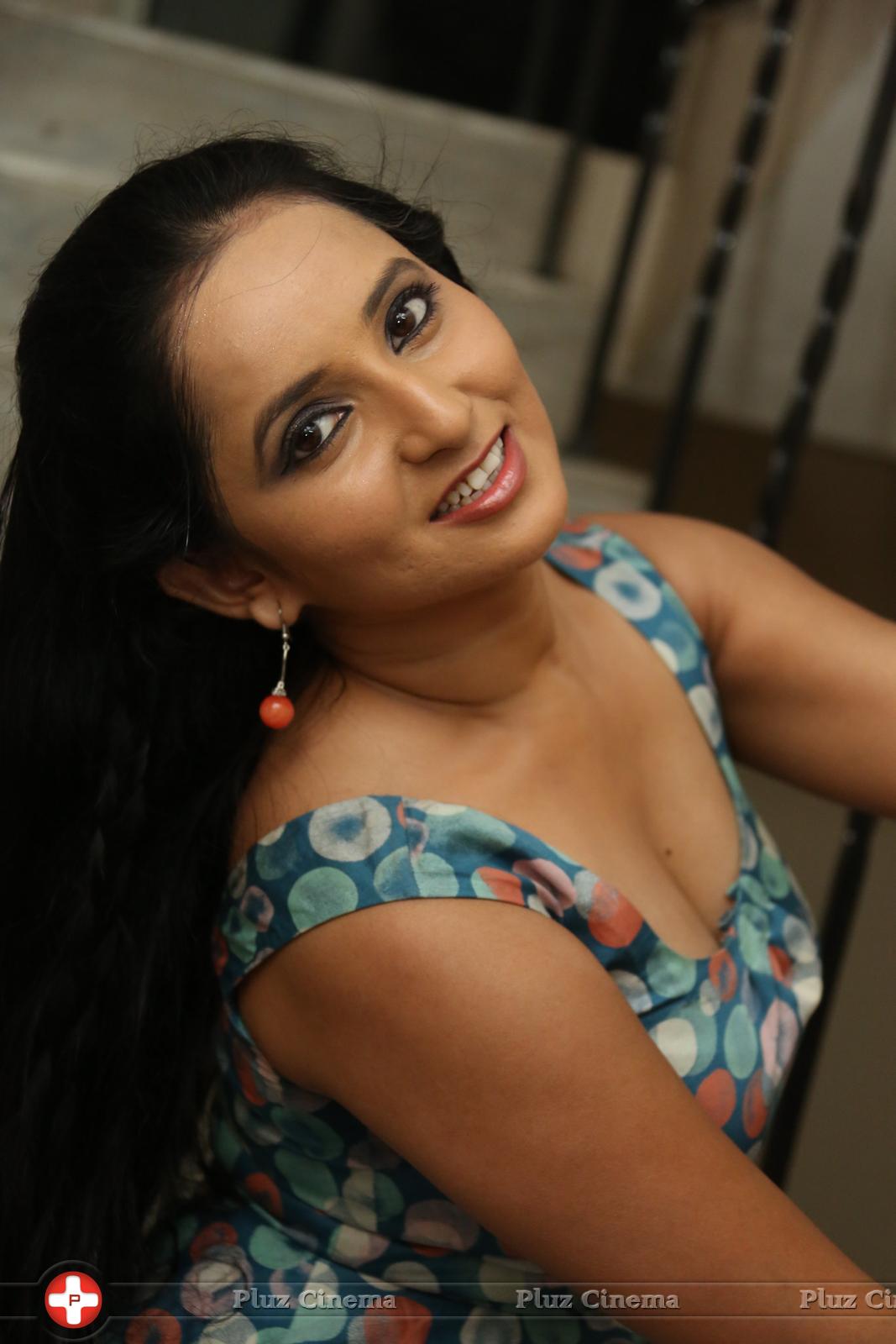 Ishika Singh at Meera Movie Audio Launch Photos | Picture 993586