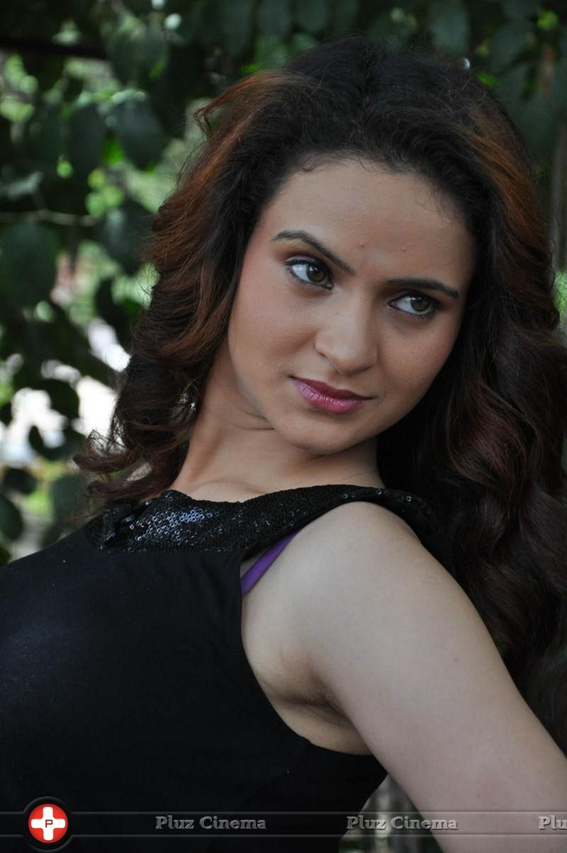 Reena Bhatia at Seenugadu Keka Movie Opening Photos | Picture 1025245